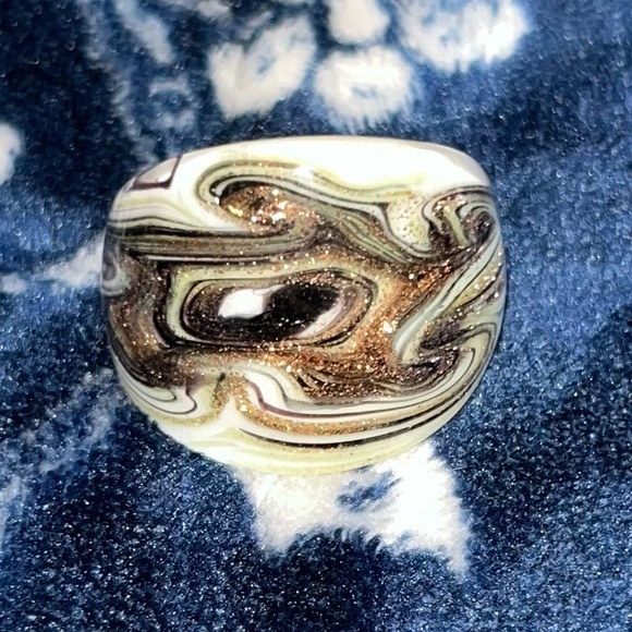 Rare Murano Style Glass Swirls Ring Gold White Black - Picture 8 of 9